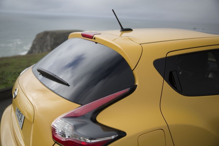 2016 Nissan Juke SL AWD Rear Spoiler Picture