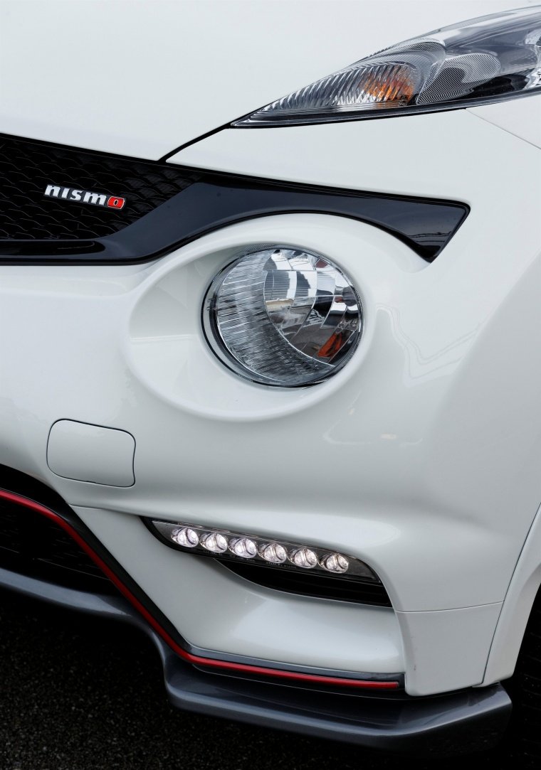 2016 Nissan Juke NISMO Headlight Picture