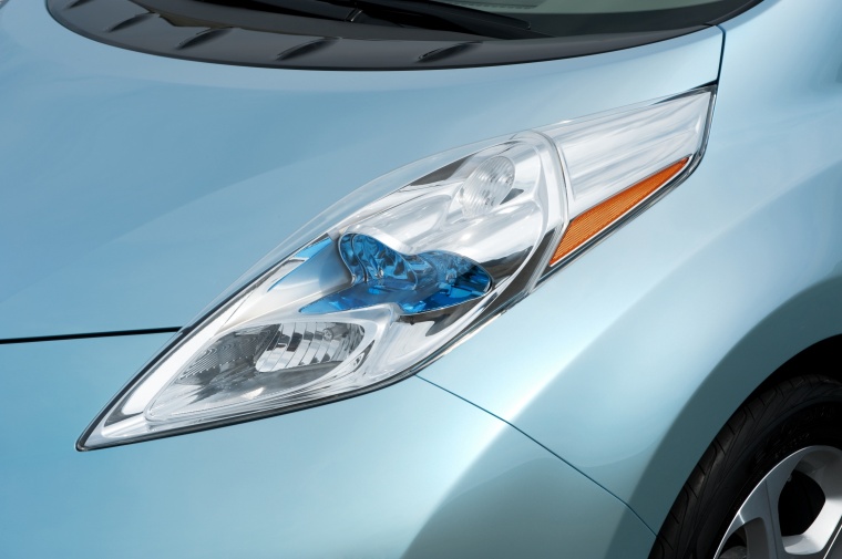 2012 Nissan Leaf Headlight Picture