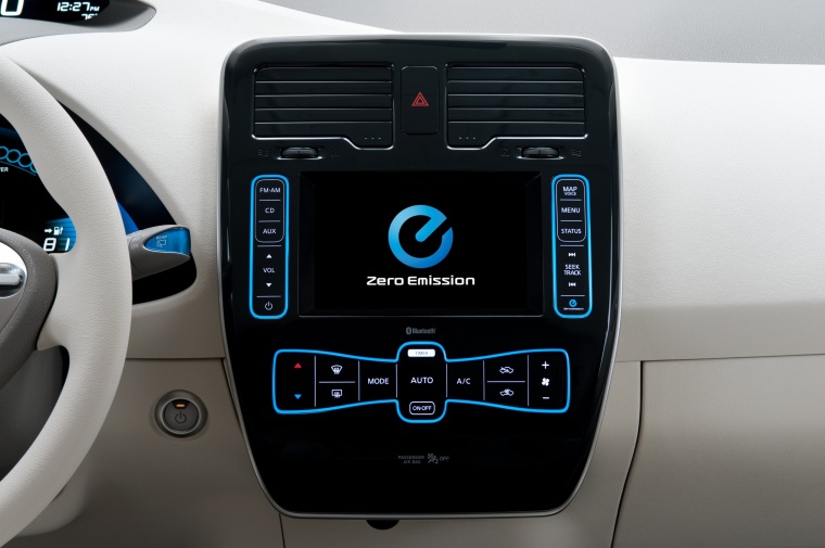 2012 Nissan Leaf Center Stack Picture