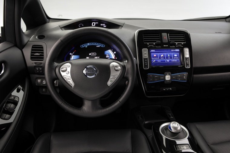 2014 Nissan Leaf Cockpit Picture