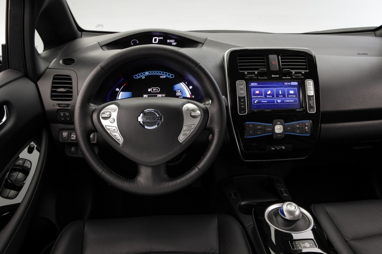 2015 Nissan Leaf Cockpit Picture