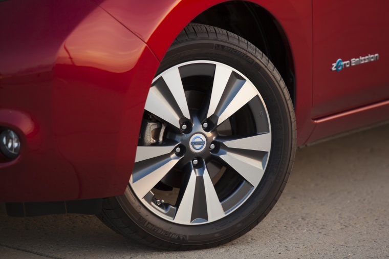 2015 Nissan Leaf Rim Picture