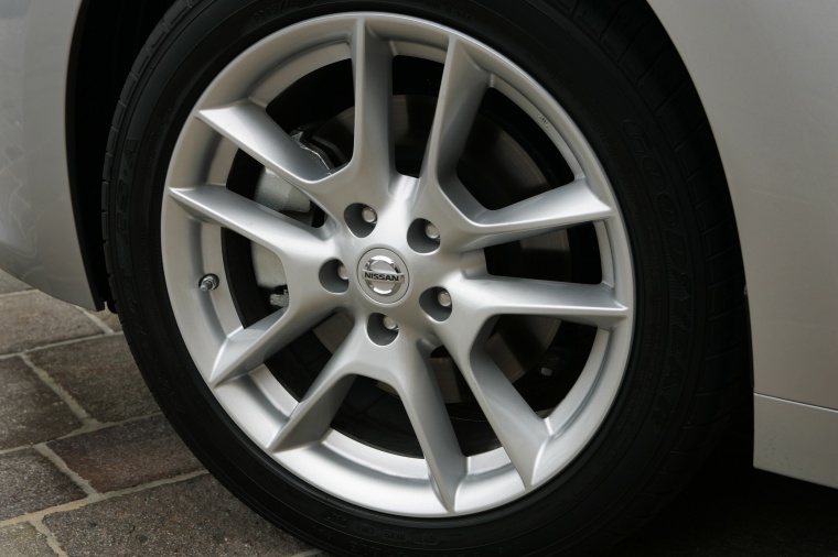 2010 Nissan Maxima Rim Picture