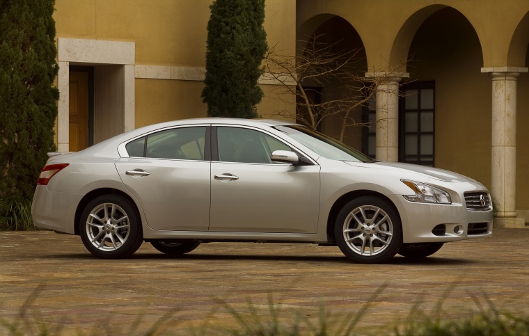 2010 Nissan Maxima Picture