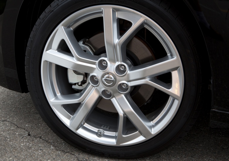 2013 Nissan Maxima Rim Picture