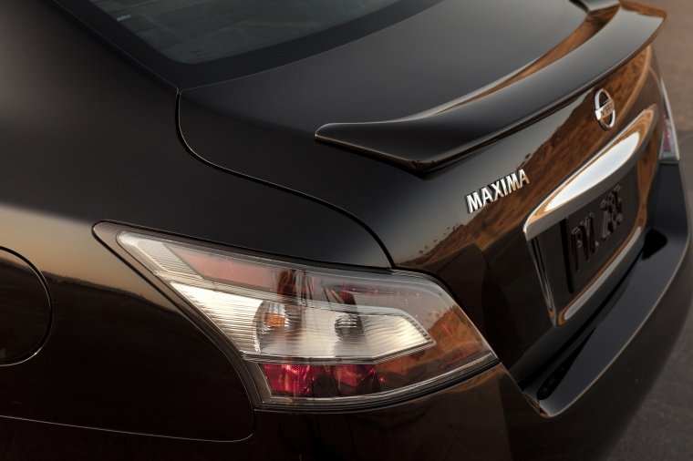 2014 Nissan Maxima Rear Spoiler Picture