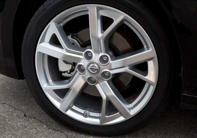 2014 Nissan Maxima Rim Picture