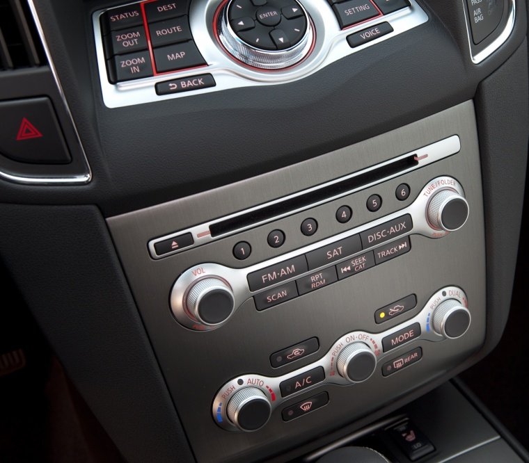 2014 Nissan Maxima Center Stack Picture
