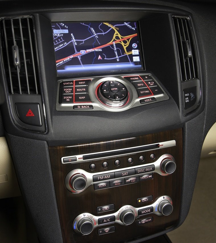 2014 Nissan Maxima Center Stack Picture