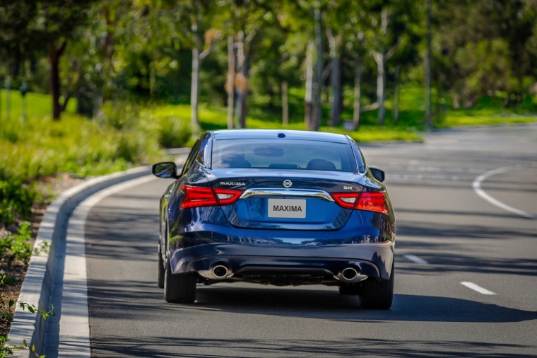 2016 Nissan Maxima SR Sedan Picture