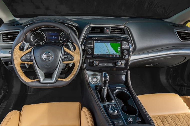 2018 Nissan Maxima SR Sedan Cockpit Picture