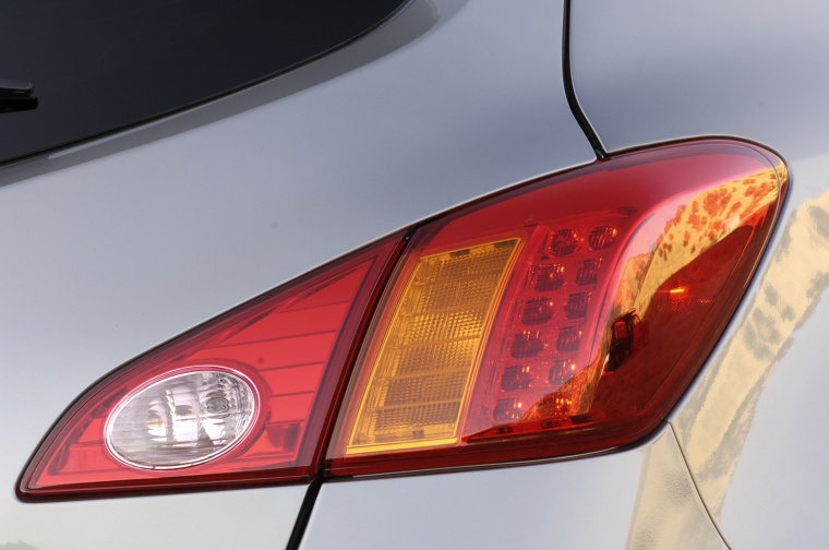 2010 Nissan Murano Tail Light Picture