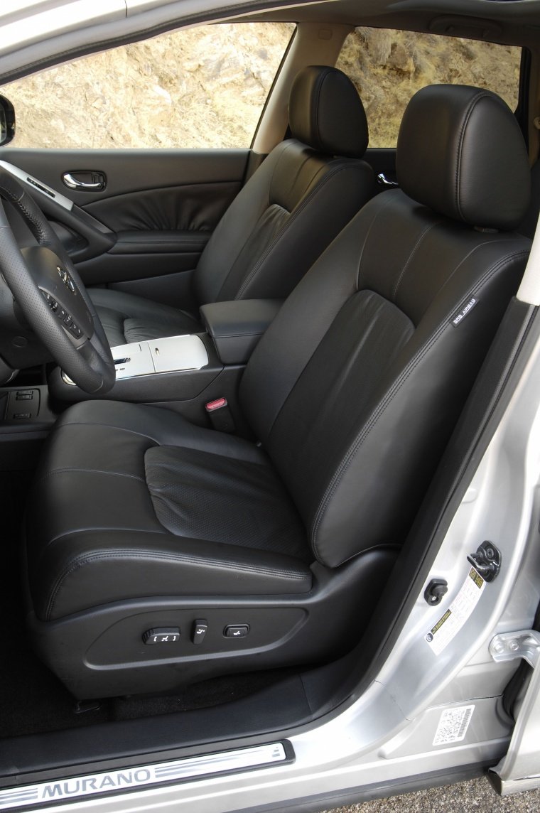 2011 Nissan Murano Front Seats Picture