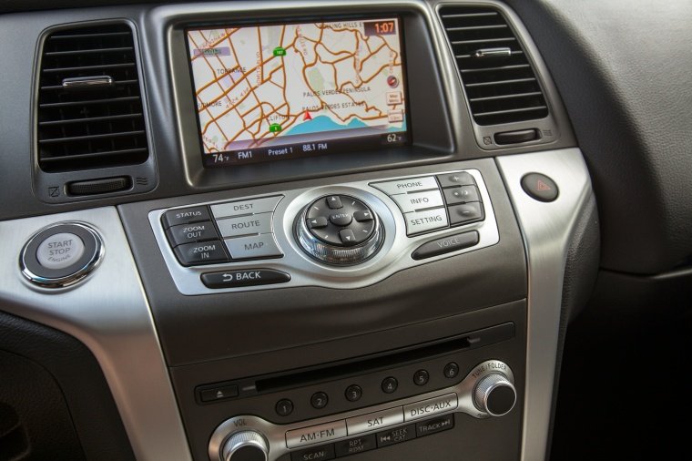 2013 Nissan Murano SL Center Stack Picture