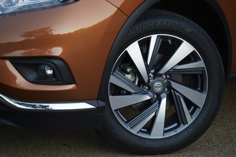 2015 Nissan Murano Platinum AWD Rim Picture