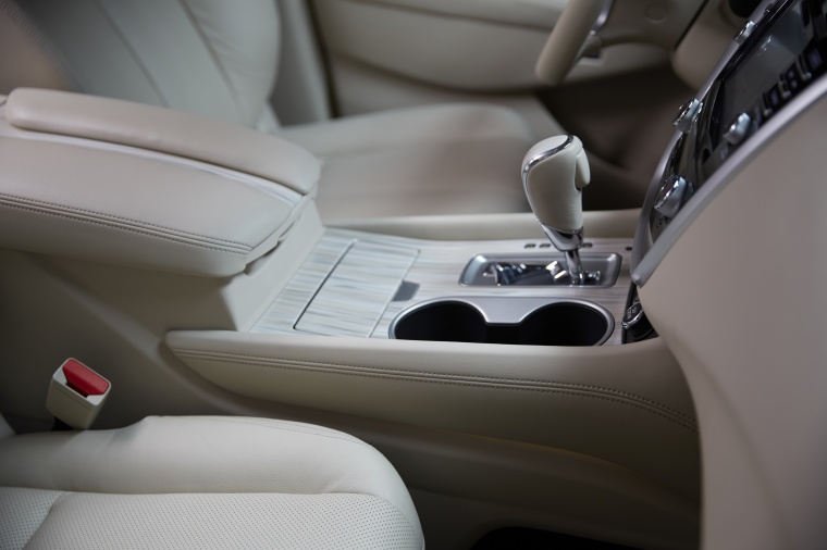 2016 Nissan Murano Center Console Picture