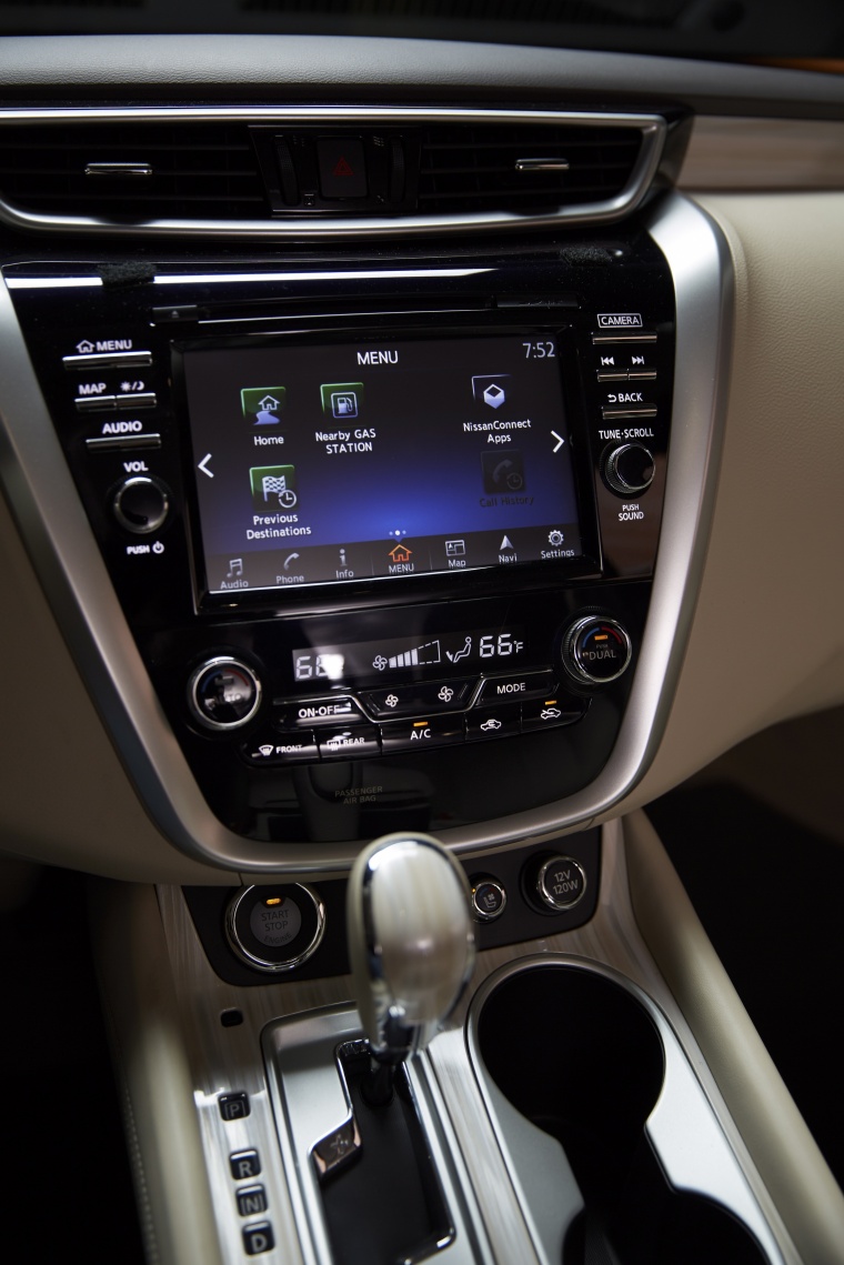 2016 Nissan Murano Platinum AWD Center Stack Picture