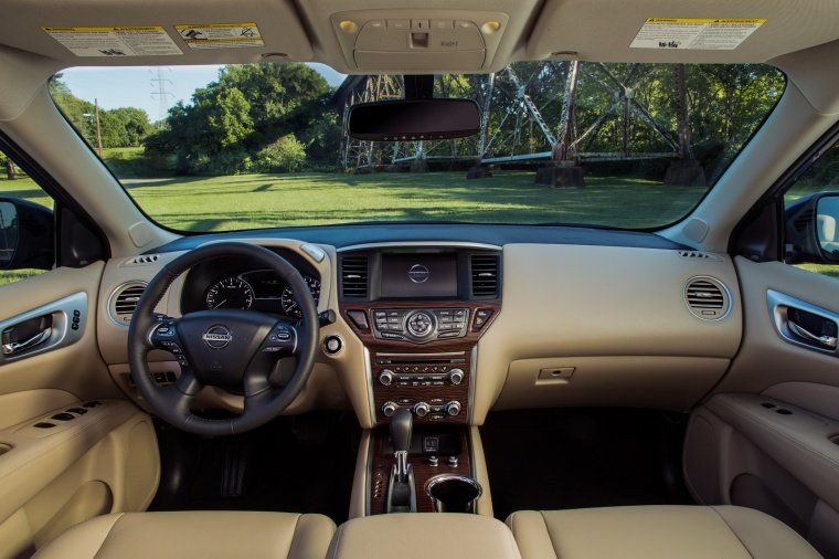 2019 Nissan Pathfinder Platinum Cockpit Picture