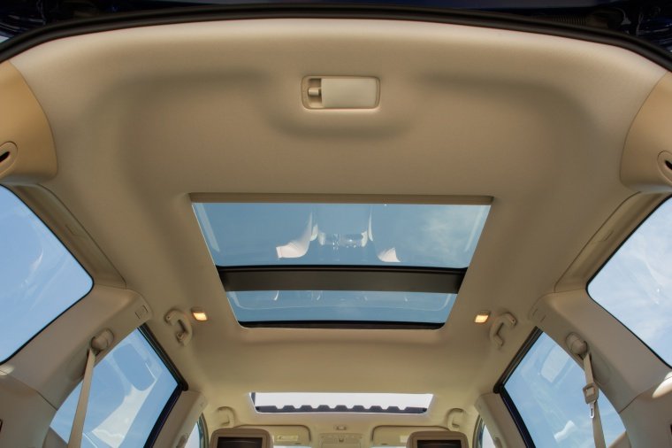 2019 Nissan Pathfinder Platinum Moonroof Picture
