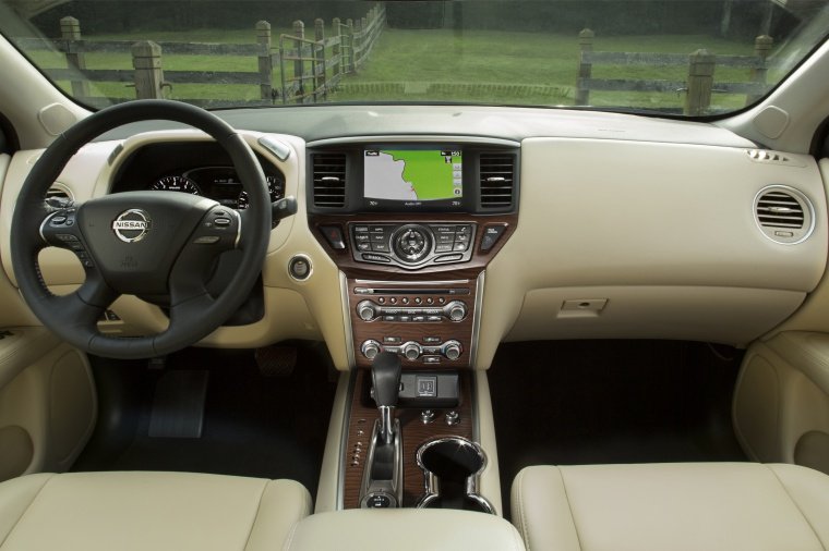 2019 Nissan Pathfinder Platinum 4WD Cockpit Picture