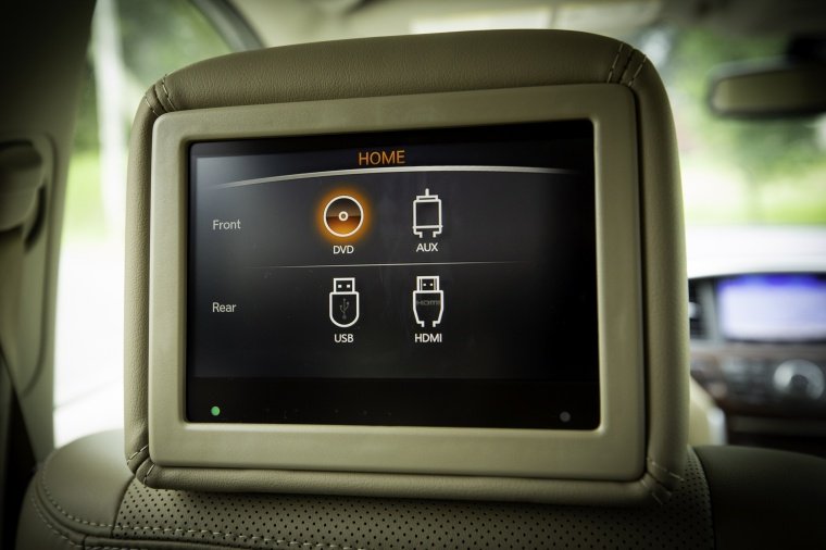 2019 Nissan Pathfinder Platinum 4WD Headrest Multimedia Screen Picture