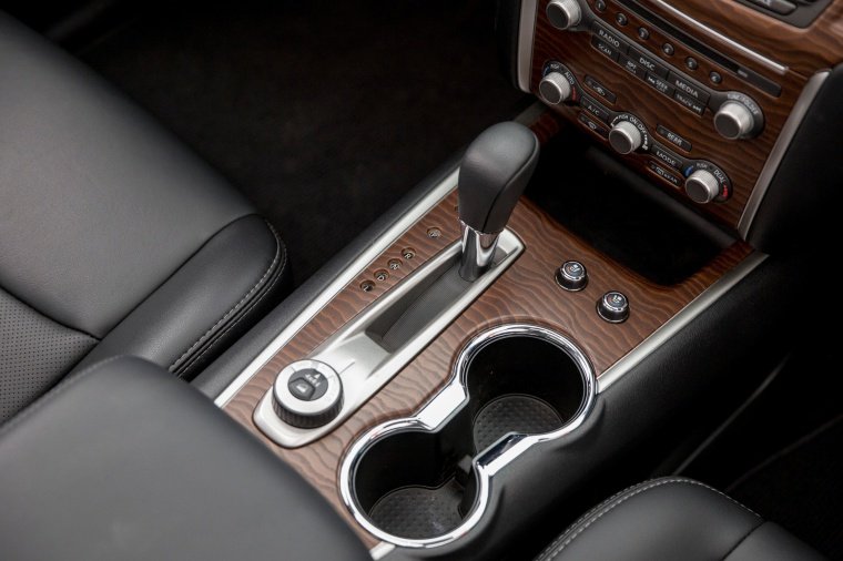 2019 Nissan Pathfinder Platinum Center Console Picture