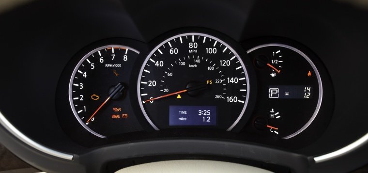 2011 Nissan Quest Gauges Picture