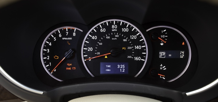 2012 Nissan Quest Gauges Picture