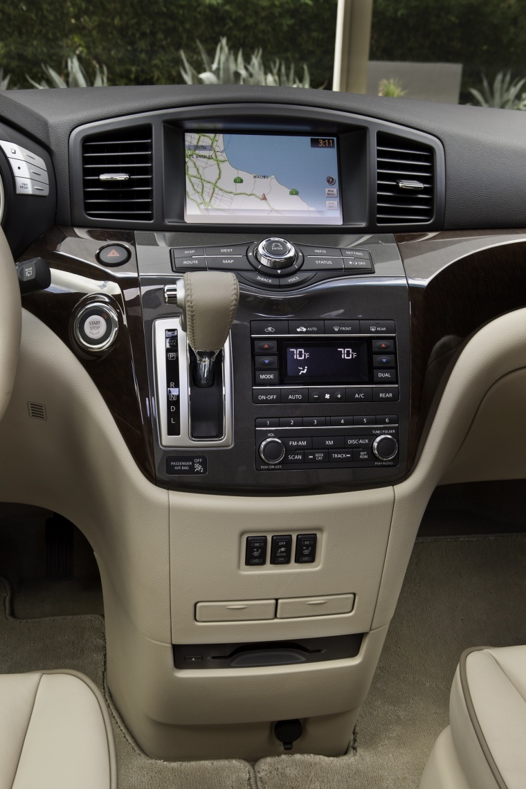 2013 Nissan Quest Center Stack Picture