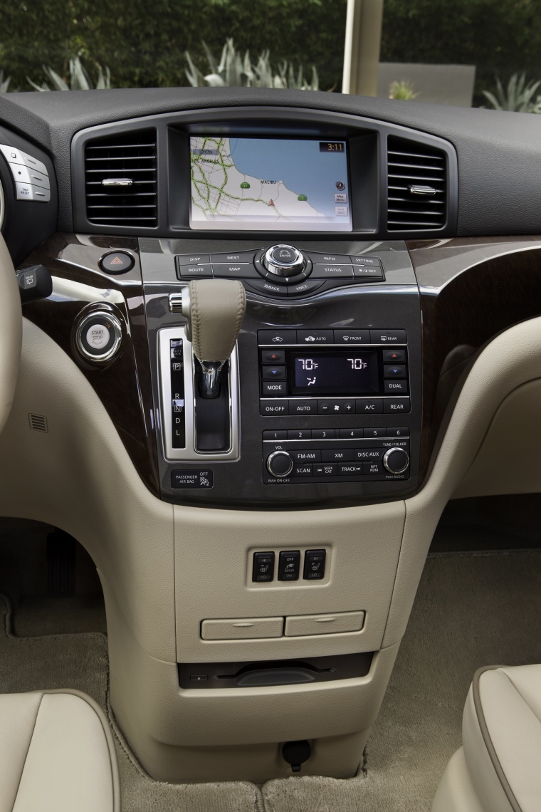 2014 Nissan Quest Center Stack Picture