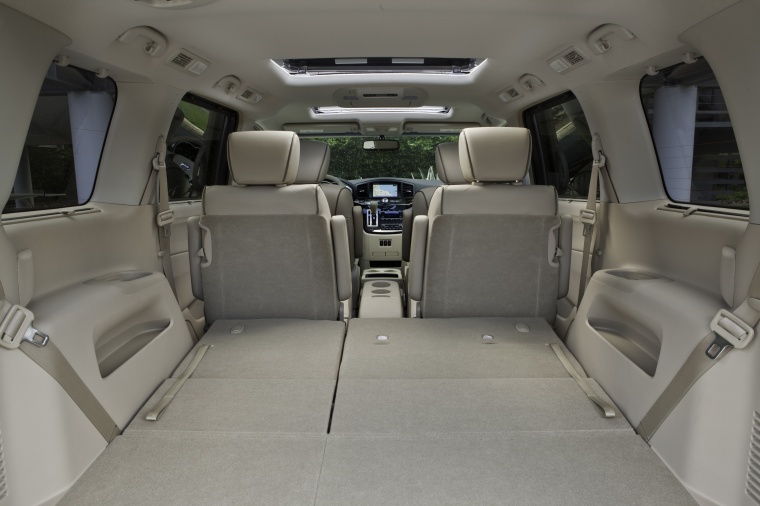 2015 Nissan Quest Trunk Picture