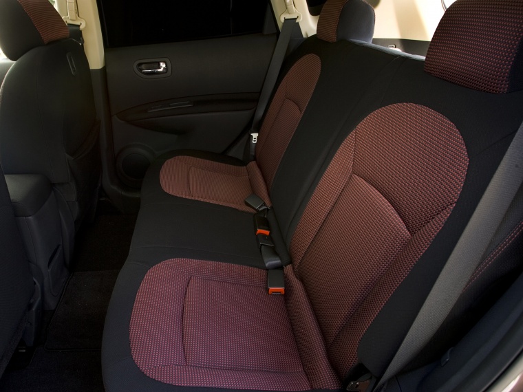 2010 Nissan Rogue Rear Seats Picture