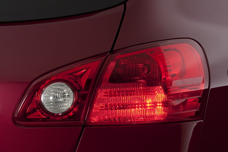 2010 Nissan Rogue Krom Tail Light Picture