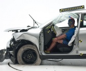 2016 Nissan Rogue IIHS Frontal Impact Crash Test Picture