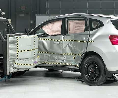 2014 Nissan Rogue Select IIHS Side Impact Crash Test Picture