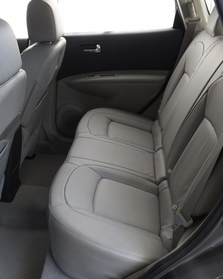 2015 Nissan Rogue Select Rear Seats Picture
