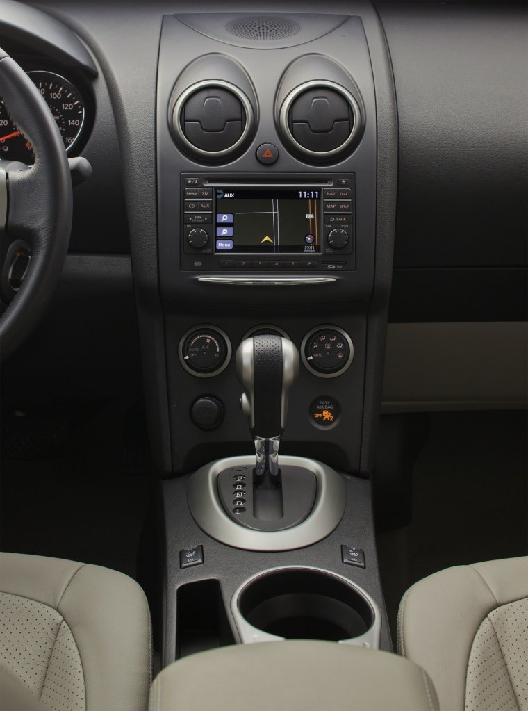 2015 Nissan Rogue Select Center Stack Picture