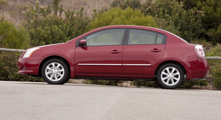 2010 Nissan Sentra SL Sedan Picture