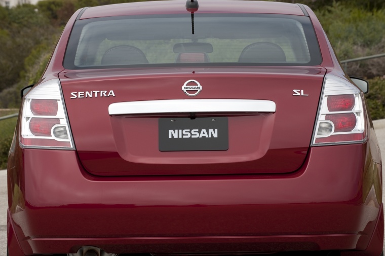 2010 Nissan Sentra SL Sedan Tail Light Picture