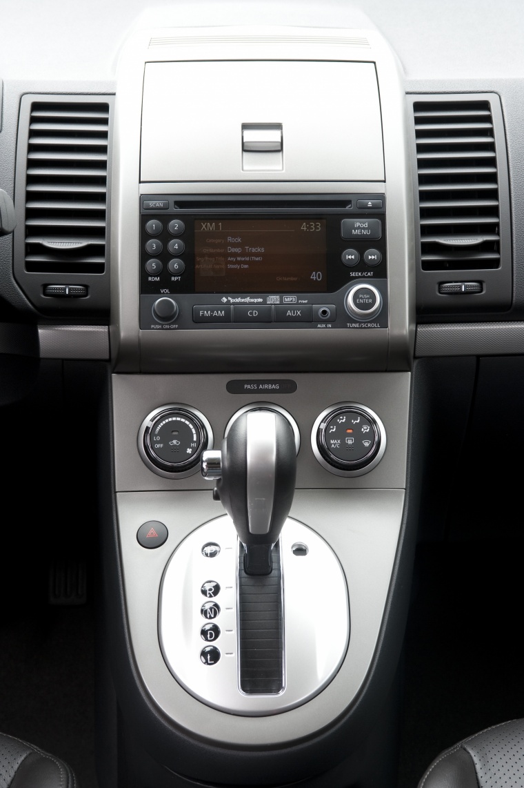 2010 Nissan Sentra SL Sedan Center Console Picture