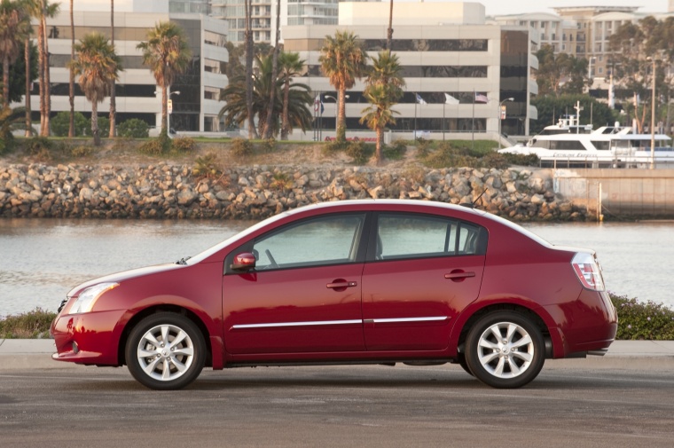 2010 Nissan Sentra SL Sedan Picture