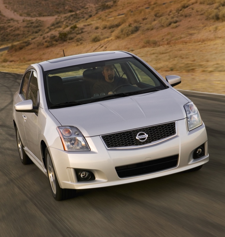 2010 Nissan Sentra SE-R Picture