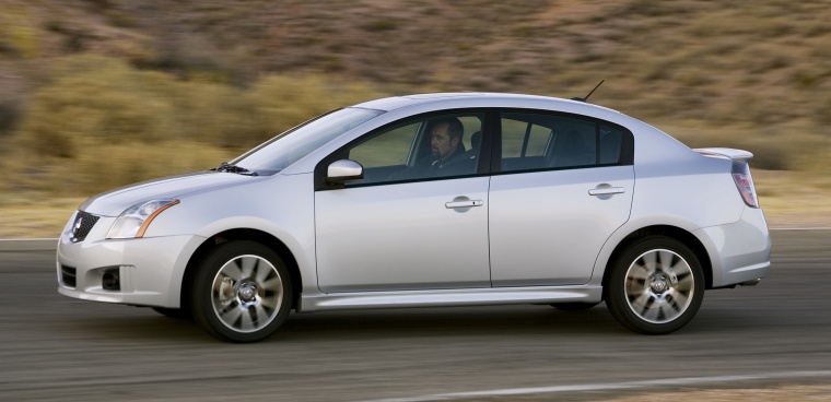 2010 Nissan Sentra SE-R Picture