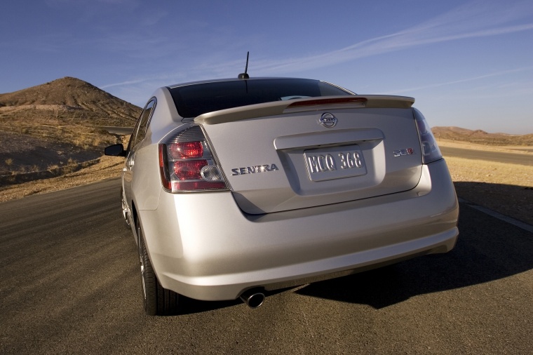 2010 Nissan Sentra SE-R Picture