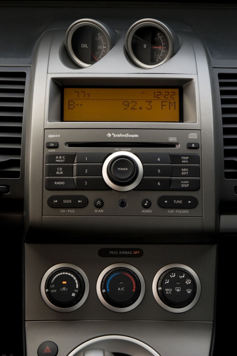 2010 Nissan Sentra SE-R Center Stack Picture