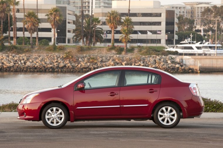 2011 Nissan Sentra SL Sedan Picture