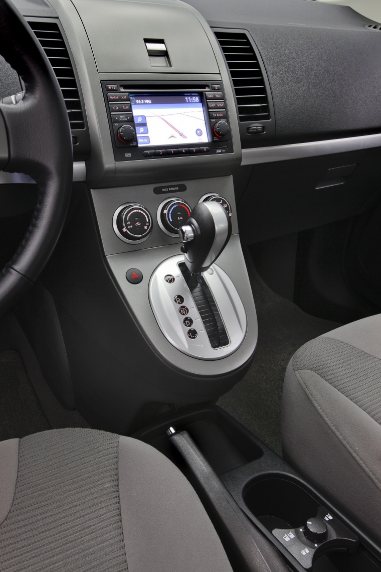 2012 Nissan Sentra SR Special Edition Sedan Center Console Picture