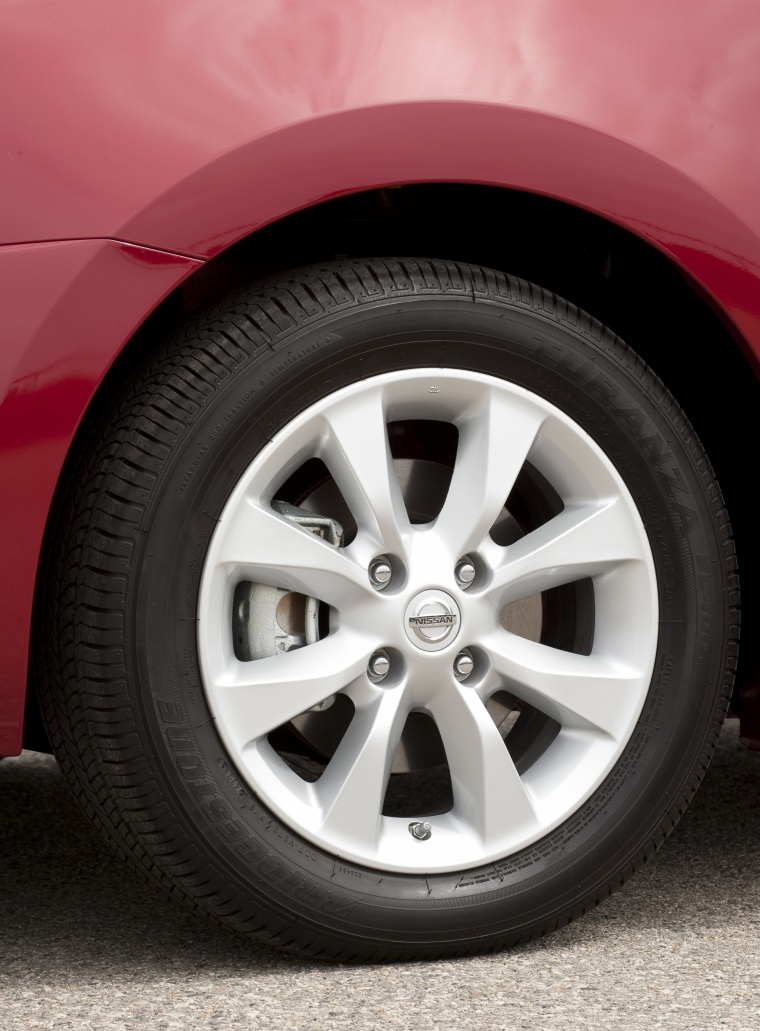 2012 Nissan Sentra SL Sedan Rim Picture