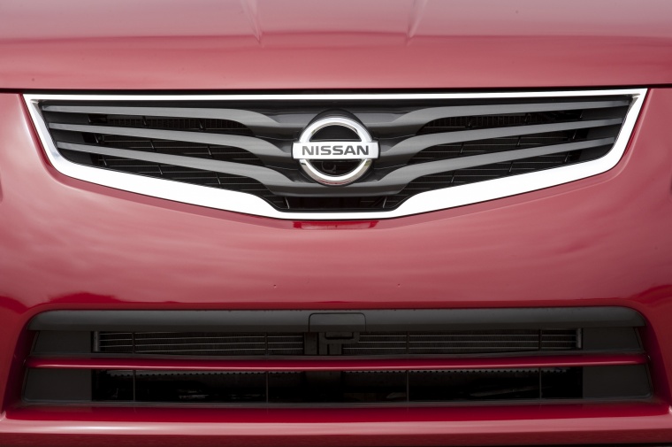 2012 Nissan Sentra SL Sedan Grille Picture